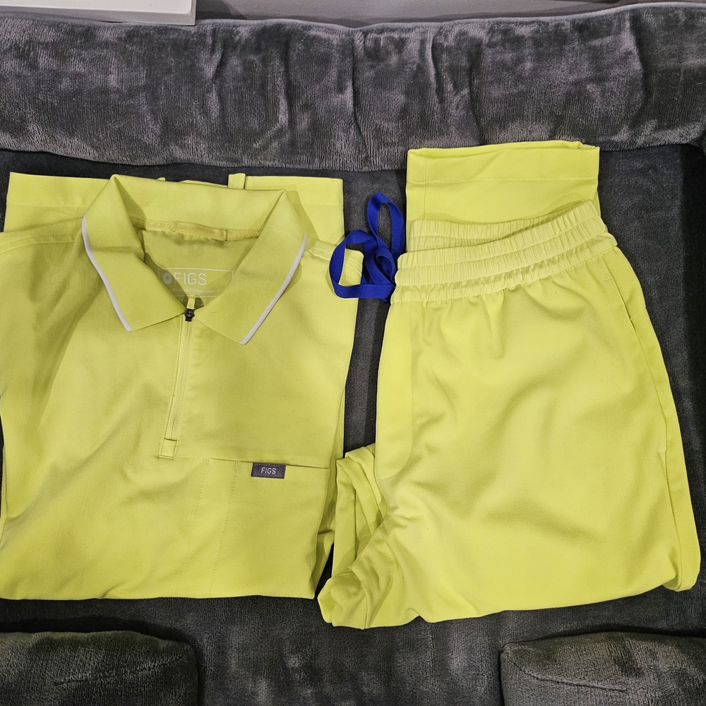 Figs Bright Yellow Scrub Set